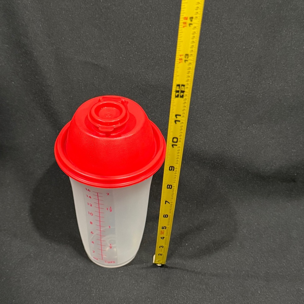 NEW! Tupperware Red Quick Shake and Mini Quick Shake Containers - Picture 5 of 8